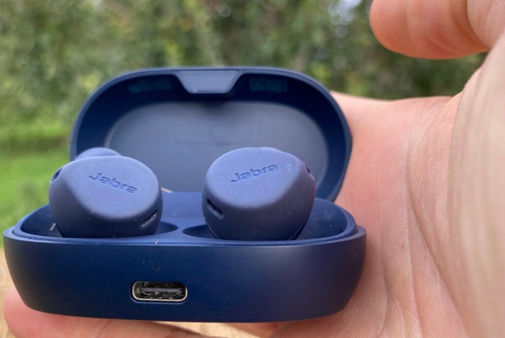 Jabra Elite 7 Active earbuds in their case